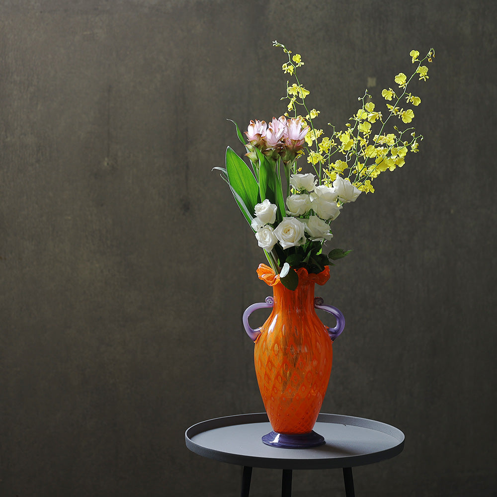 繊細なガラスで仕立てられたフラワーベース Quyen（クエン） – MAG