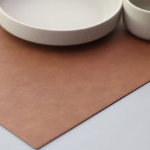 画像をギャラリービューアに読み込む, レザーの風合いを再現したランチョンマット RECYCLABLE PLACEMAT PU LEATHER（リサイクラブル プレイスマット PUレザー）
