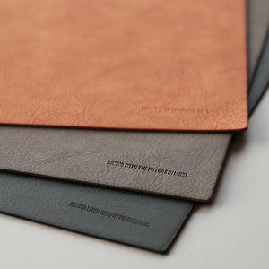 レザーの風合いを再現したランチョンマット RECYCLABLE PLACEMAT PU LEATHER（リサイクラブル プレイスマット PUレザー）