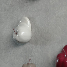 画像をギャラリービューアに読み込む, 壁掛けもできる 溶けたりんごのオブジェ Robben（ロッペン）
