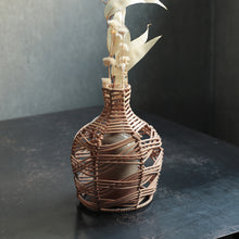 画像をギャラリービューアに読み込む, 【予約商品】ラタン編みのナチュラルな魅力で、異国雰囲気をそっと奏でるフラワーベースカバー Sadio Tiny（サディオ タイニー）
