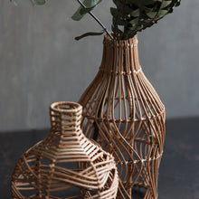 画像をギャラリービューアに読み込む, 【予約商品】ラタン編みのナチュラルな魅力で、異国雰囲気をそっと奏でるフラワーベースカバー Sadio Tiny（サディオ タイニー）
