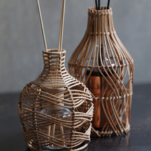画像をギャラリービューアに読み込む, 【予約商品】ラタン編みのナチュラルな魅力で、異国雰囲気をそっと奏でるフラワーベースカバー Sadio Tiny（サディオ タイニー）
