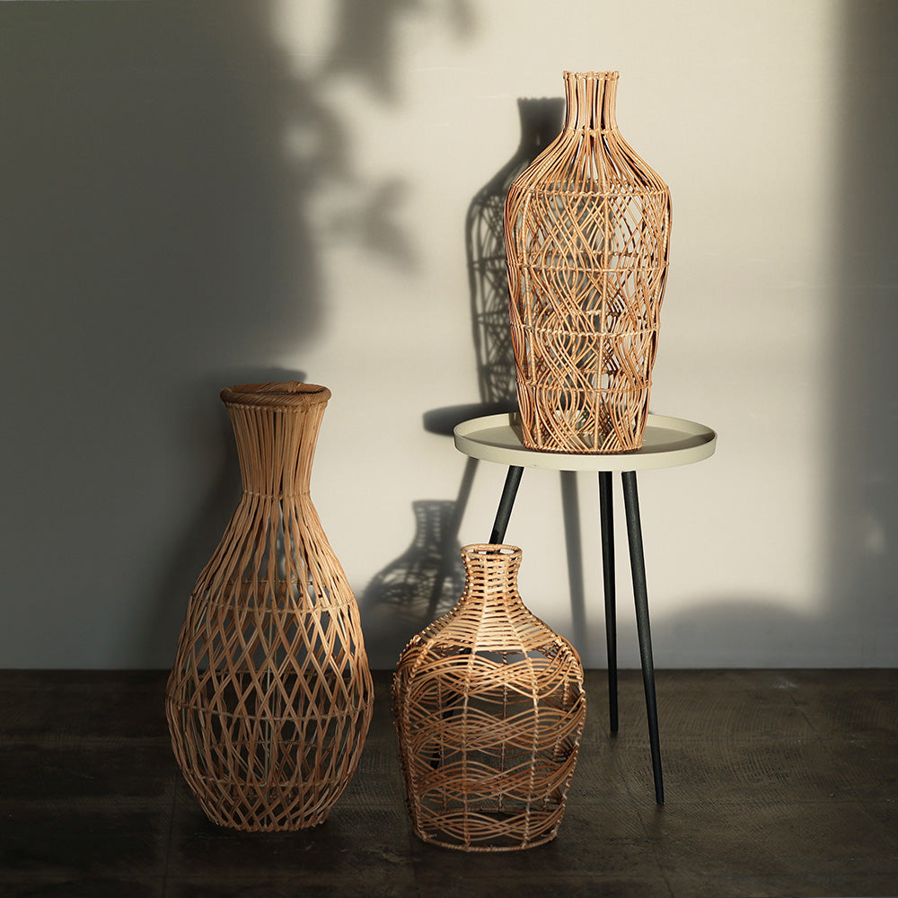 ラタン編みのナチュラルな魅力で、異国雰囲気をそっと奏でるフラワー