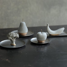 画像をギャラリービューアに読み込む, 有機質と無機質を組み合わせたリンゴのオブジェ Steven（スティーブン）
