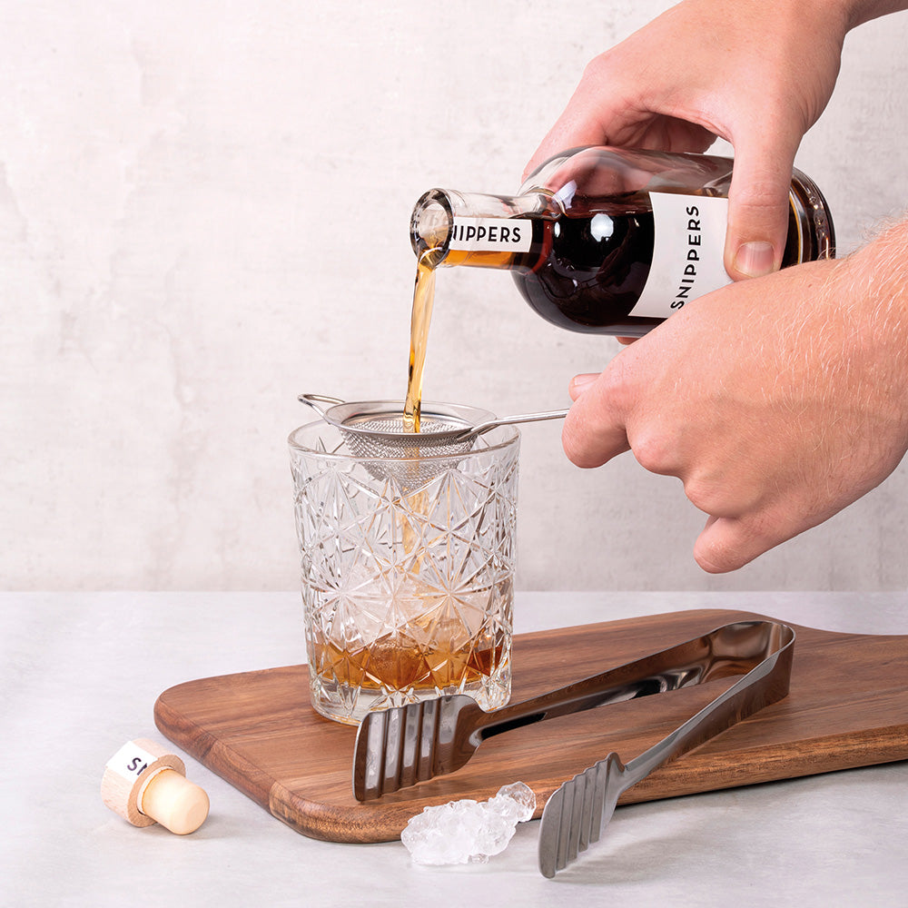 お酒を注ぐだけで自宅で簡単に樽熟成が楽しめるギフトセット SNIPPERS
