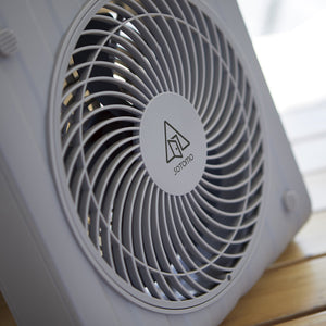 太陽光で充電できるから防災用としても活躍する SOTOMO ソーラーパワーファン APF-560