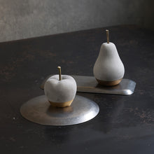 画像をギャラリービューアに読み込む, 有機質と無機質を組み合わせたリンゴのオブジェ Steven（スティーブン）
