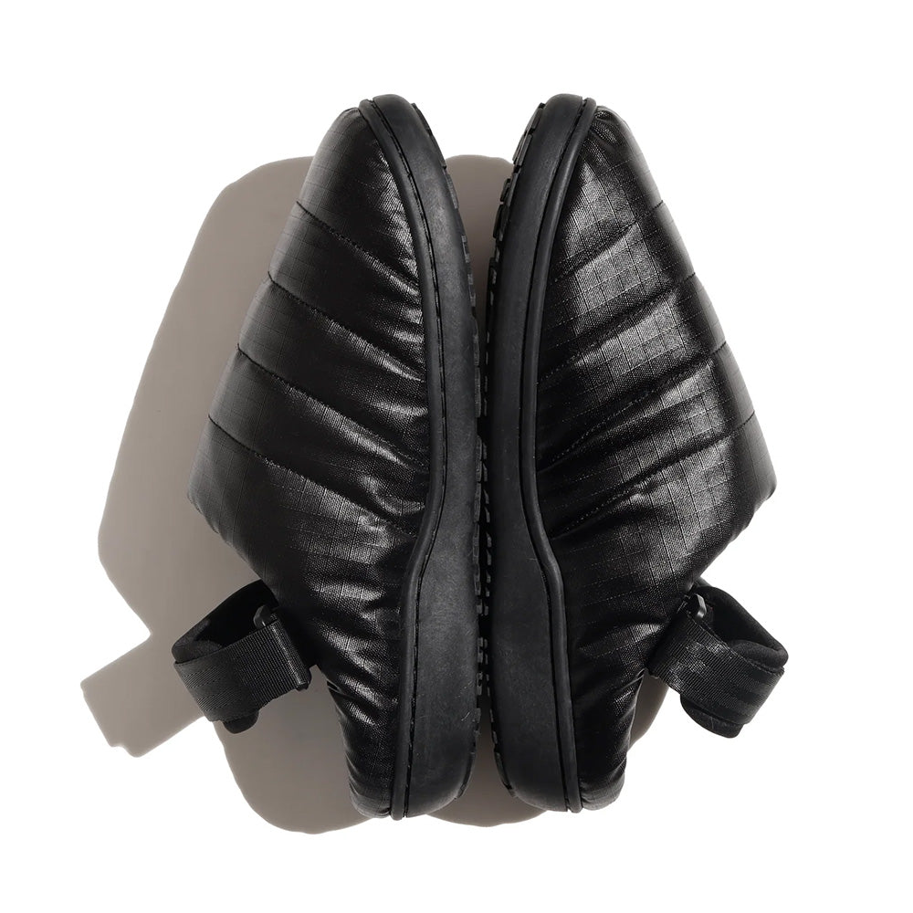 かかとを固定できるヒールベルトをプラスした SUBU（スブ）DOTS+H XENO