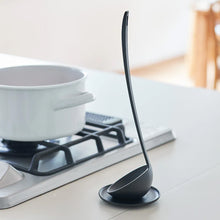 画像をギャラリービューアに読み込む, 自立するように素材の厚みや重さのベストバランスを考慮し、デザインされた立つお玉 Tate Otama（タテオタマ）
