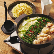 画像をギャラリービューアに読み込む, 自立するように素材の厚みや重さのベストバランスを考慮し、デザインされた立つお玉 Tate Otama（タテオタマ）
