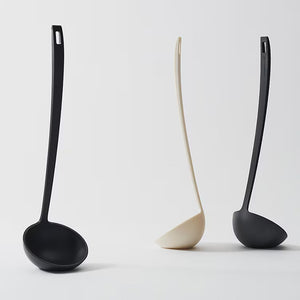 自立するように素材の厚みや重さのベストバランスを考慮し、デザインされた立つお玉 Tate Otama（タテオタマ）