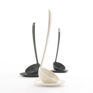 自立するように素材の厚みや重さのベストバランスを考慮し、デザインされた立つお玉 Tate Otama（タテオタマ）