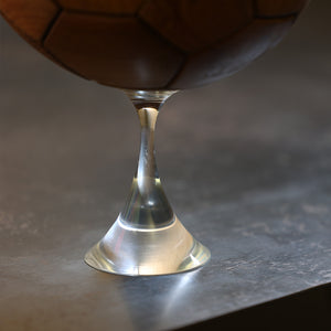 天然木の立体パズルのように組み上げるサッカーボール型トロフィー TEAK SOCCER BALL