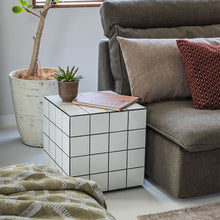画像をギャラリービューアに読み込む, 本物のタイルを貼り込んだ テラ サイドテーブル キューブ型
