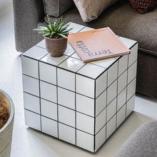 画像をギャラリービューアに読み込む, 本物のタイルを貼り込んだ テラ サイドテーブル キューブ型
