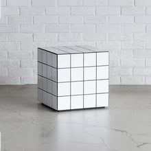 画像をギャラリービューアに読み込む, 本物のタイルを貼り込んだ テラ サイドテーブル キューブ型
