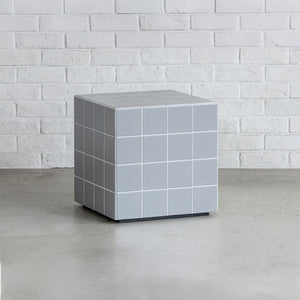 本物のタイルを貼り込んだ テラ サイドテーブル キューブ型