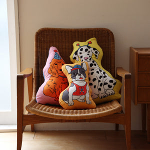 日々を楽しんでいるペット達をテーマにしたクッション The Enjoy C&D Club Cushion（エンジョイ C&D クラブ クッション）