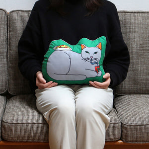 日々を楽しんでいるペット達をテーマにしたクッション The Enjoy C&D Club Cushion（エンジョイ C&D クラブ クッション）