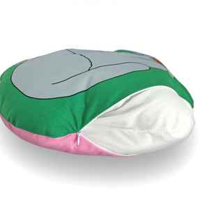 日々を楽しんでいるペット達をテーマにしたクッション The Enjoy C&D Club Cushion（エンジョイ C&D クラブ クッション）