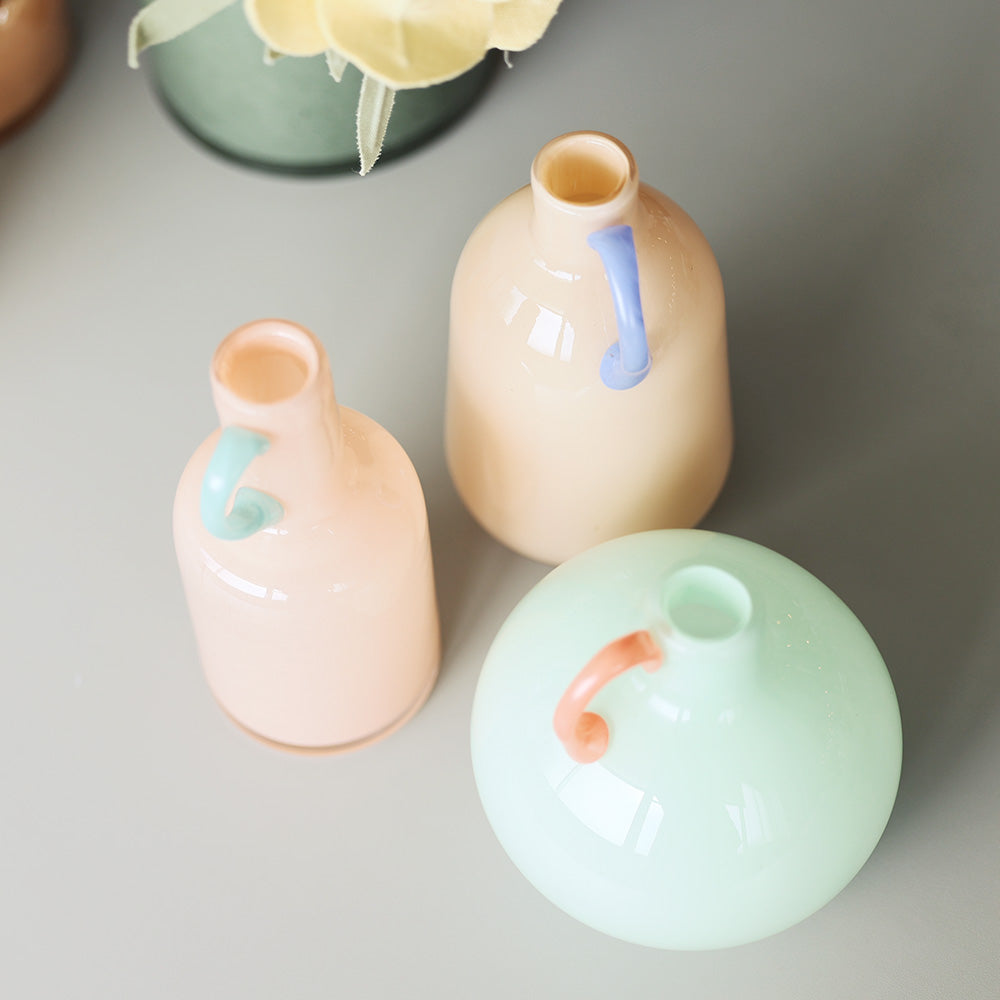 やさしく空間になじむ、ふっくらとしたフォルムと淡い色合いのフラワー