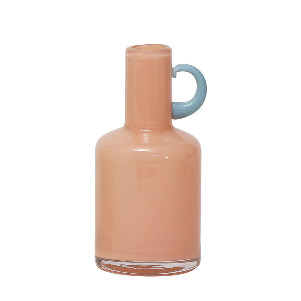 やさしく空間になじむ、ふっくらとしたフォルムと淡い色合いの