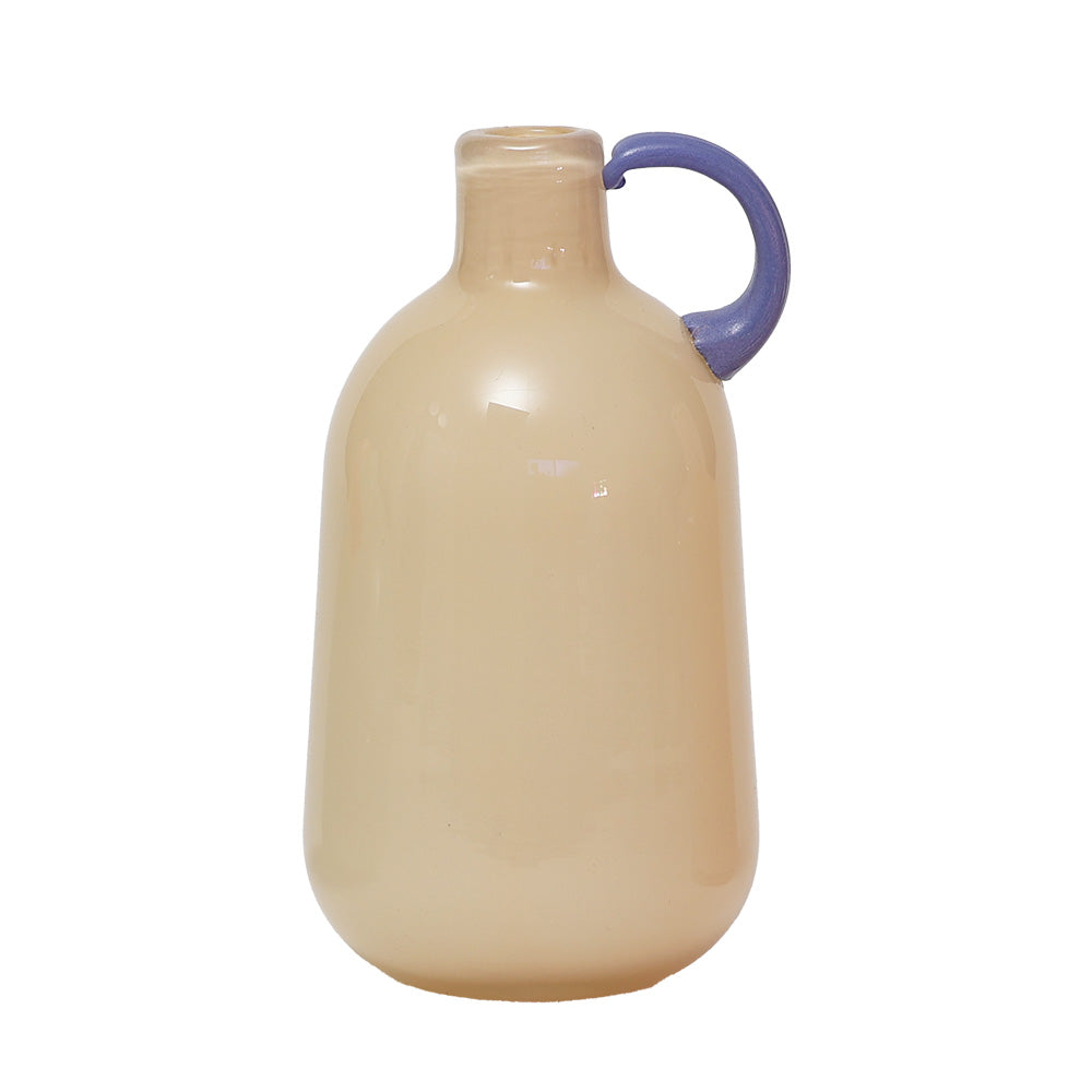 やさしく空間になじむ、ふっくらとしたフォルムと淡い色合いの