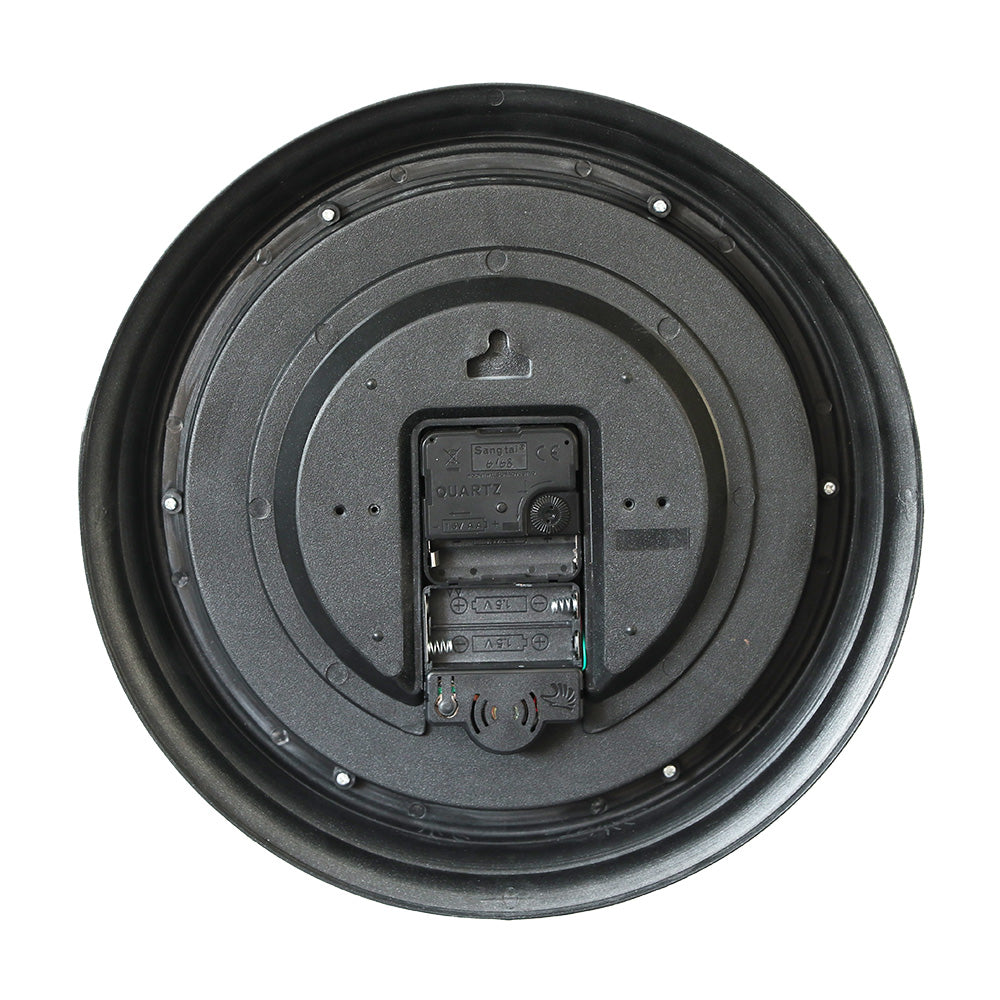 様々な動物たちの可愛らしい鳴き声が響き渡るユニークな掛け時計 TICKY