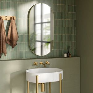 丸みを帯びた縦長フォルムが特徴の高さ91cmのウォールミラー Umbra（アンブラ）フーバ ピル ミラー 91x45cm