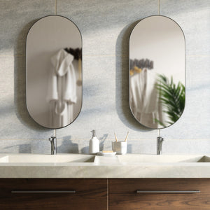 丸みを帯びた縦長フォルムが特徴の高さ91cmのウォールミラー Umbra（アンブラ）フーバ ピル ミラー 91x45cm