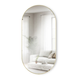 丸みを帯びた縦長フォルムが特徴の高さ91cmのウォールミラー Umbra（アンブラ）フーバ ピル ミラー 91x45cm