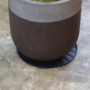 植物の鉢を支えるためにデザインされたラバー製のプロテクター UNDERPOT（アンダーポット）