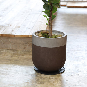 植物の鉢を支えるためにデザインされたラバー製のプロテクター UNDERPOT（アンダーポット）