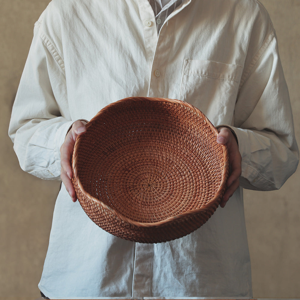 柔らかい曲線と天然素材の温かみのあるラタン素材の籠 WAFFEL'S BASKET