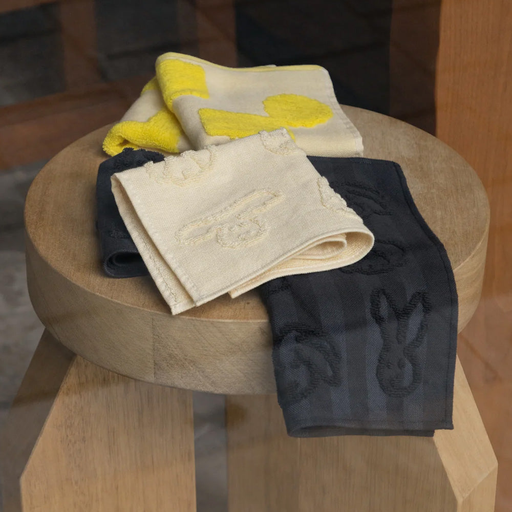 専用パッケージ入り WARMGREY TAIL の HAND CLOTH（ハンドクロス