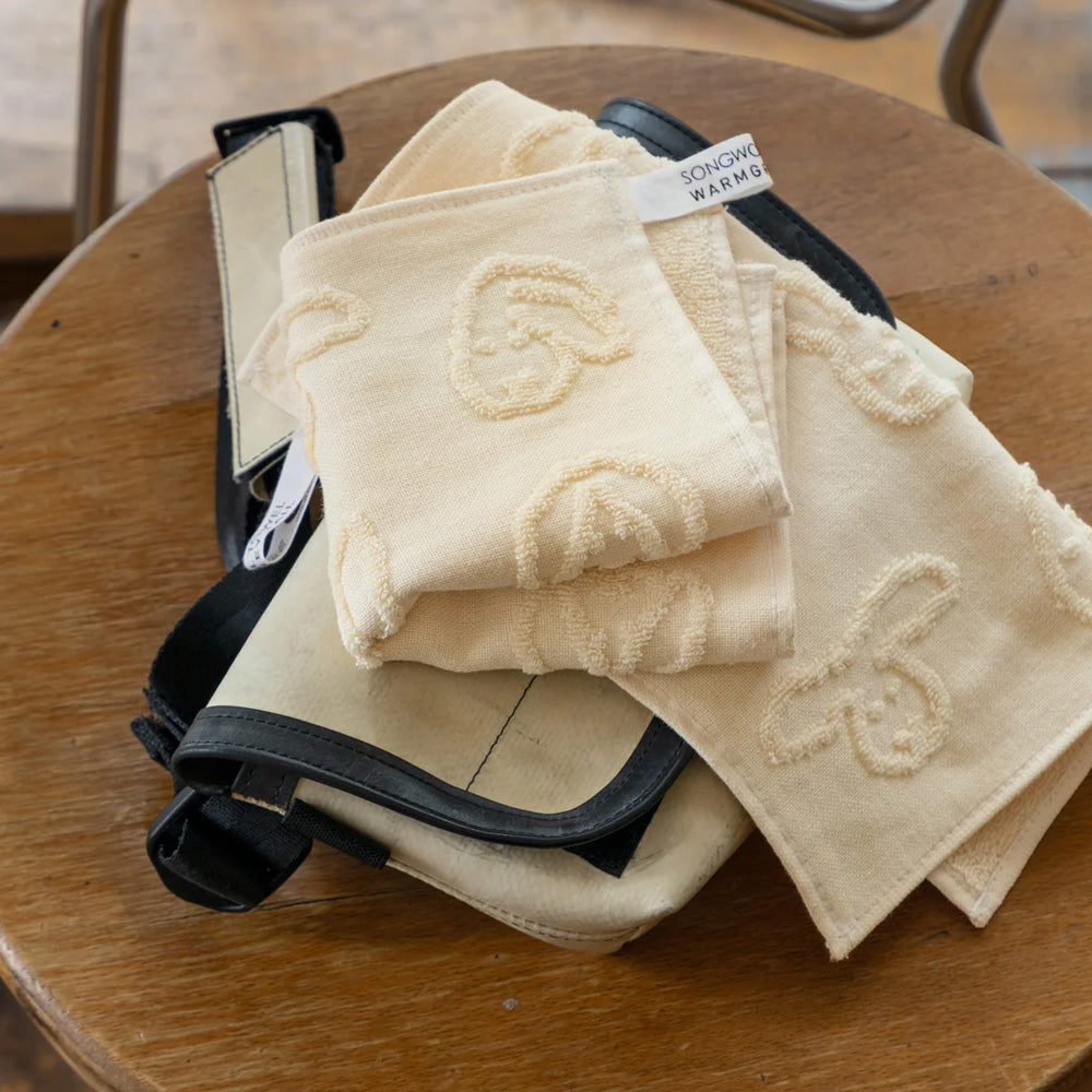専用パッケージ入り WARMGREY TAIL の HAND CLOTH（ハンドクロス
