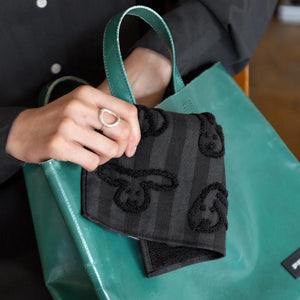 専用パッケージ入り WARMGREY TAIL の HAND CLOTH（ハンドクロス）