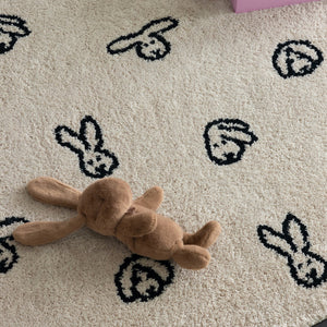 さまざまな場所で使える大きなサイズのラグ WARMGREY TAIL の BIG BUNNY BUNNY RUG（200x144cm）