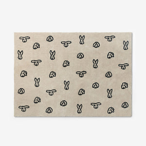 さまざまな場所で使える大きなサイズのラグ WARMGREY TAIL の BIG BUNNY BUNNY RUG（200x144cm）