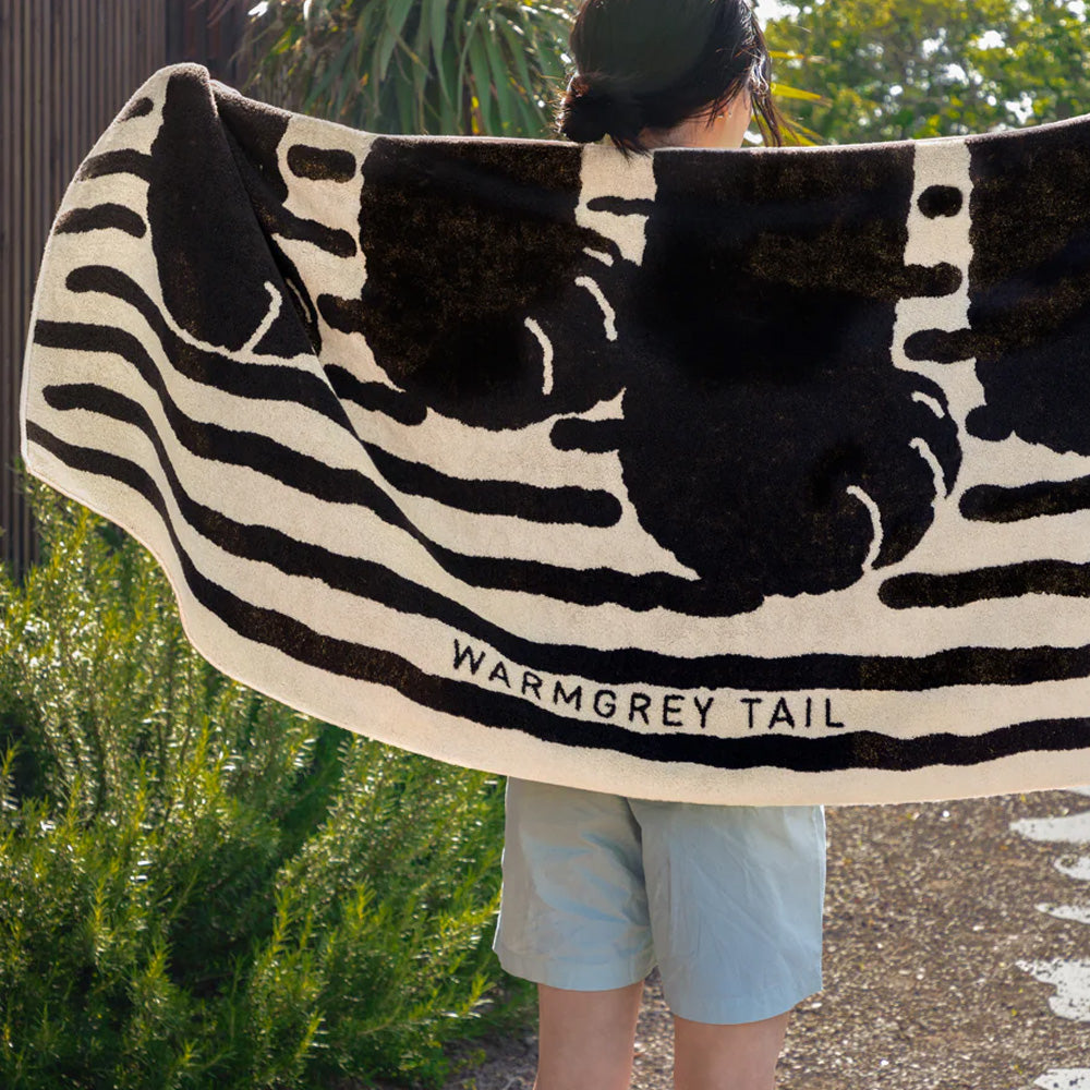 耐久性に優れ毛羽立ちも少ない WARMGREY TAIL の BIG TOWEL（ビッグ