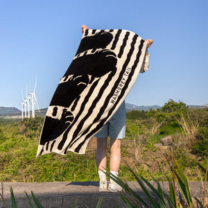 耐久性に優れ毛羽立ちも少ない WARMGREY TAIL の BIG TOWEL（ビッグタオル）
