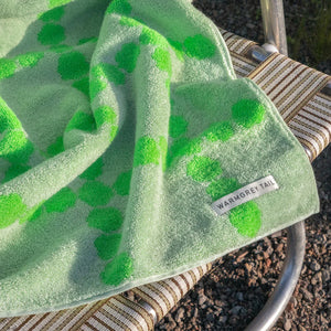 耐久性に優れ毛羽立ちも少ない WARMGREY TAIL の BIG TOWEL（ビッグタオル）