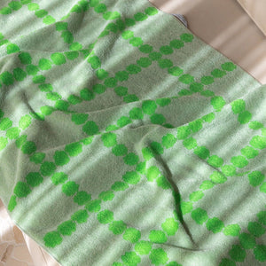 耐久性に優れ毛羽立ちも少ない WARMGREY TAIL の BIG TOWEL（ビッグタオル）