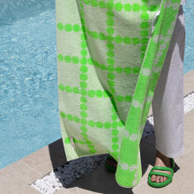 画像をギャラリービューアに読み込む, 耐久性に優れ毛羽立ちも少ない WARMGREY TAIL の BIG TOWEL（ビッグタオル）
