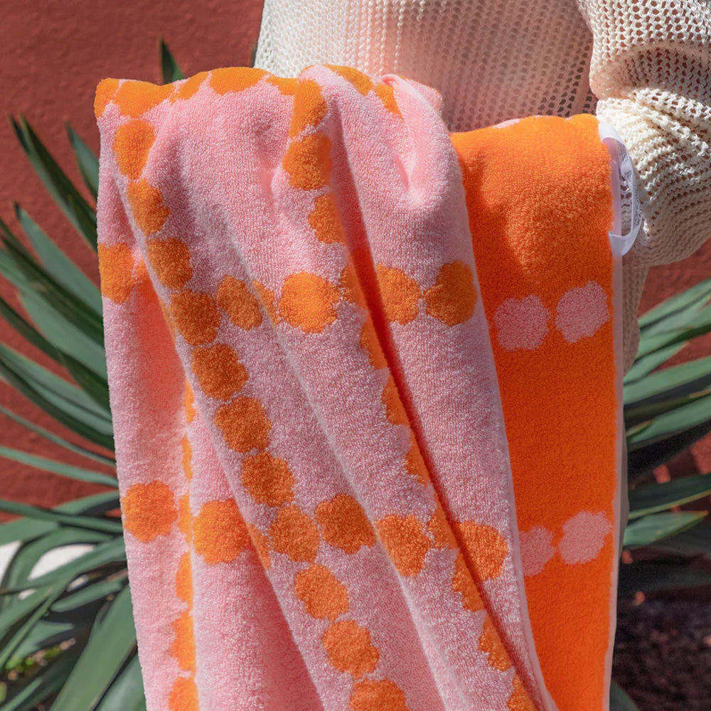 耐久性に優れ毛羽立ちも少ない WARMGREY TAIL の BIG TOWEL（ビッグ