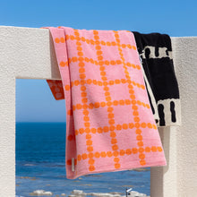 画像をギャラリービューアに読み込む, 耐久性に優れ毛羽立ちも少ない WARMGREY TAIL の BIG TOWEL（ビッグタオル）
