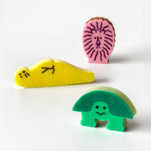 イラストがプリントされたスポンジ WARMGREY TAIL の DISH SPONGE（ディッシュ スポンジ）