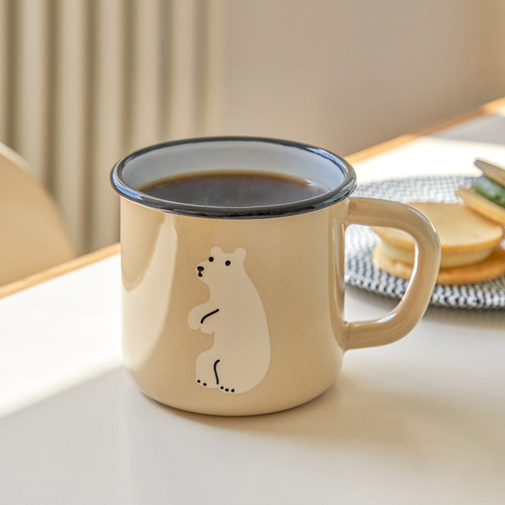 どんな場面でも使える琺瑯製マグカップ WARMGREY TAIL の ENAMEL MUG