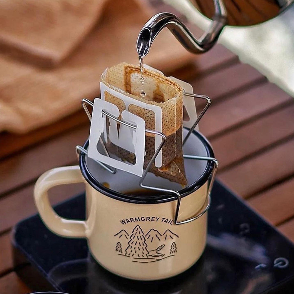 どんな場面でも使える琺瑯製マグカップ WARMGREY TAIL の ENAMEL MUG